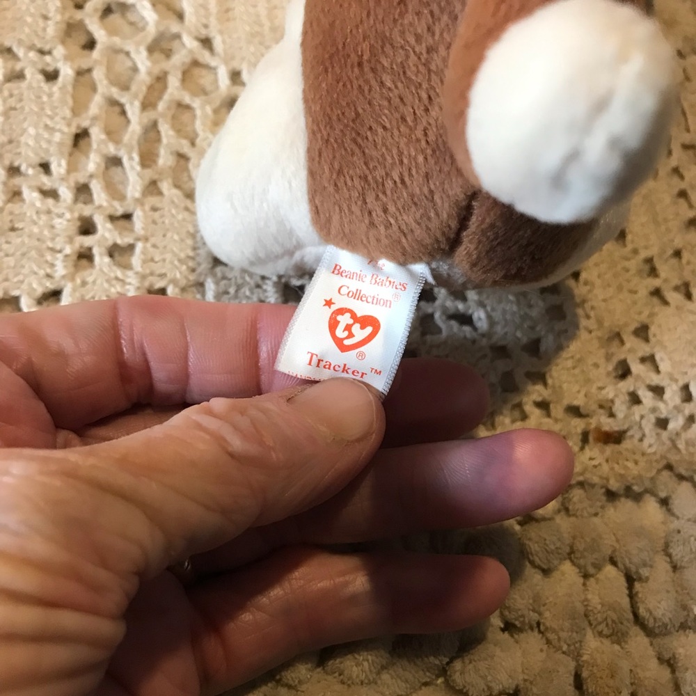 Ty, Inc. Tracker Basset Hound Beanie Baby - Picture 4 of 5